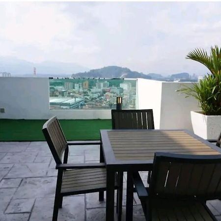Ipoh City Centre Majestic Homestay Pool View 3 Mins Walking To Famous Food Places & 15Mins To Old Town Ipoh By Happy Homestay Екстер'єр фото